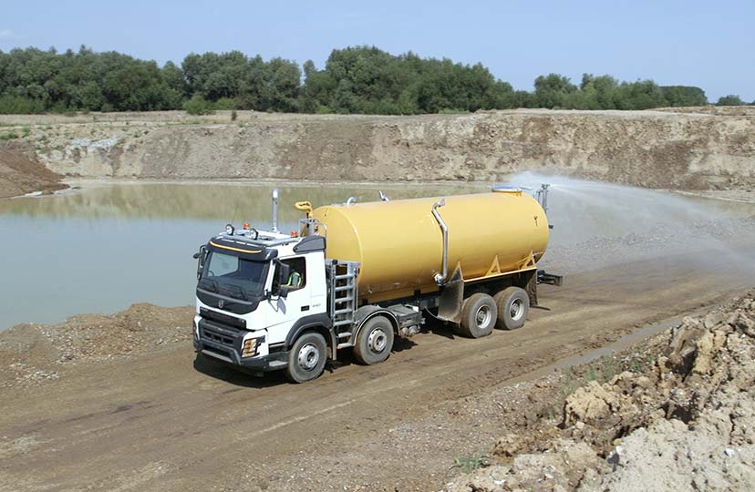 Tối ưu hóa Tiêu Thụ Nước với Xe Tưới Nước Mining Water Truck