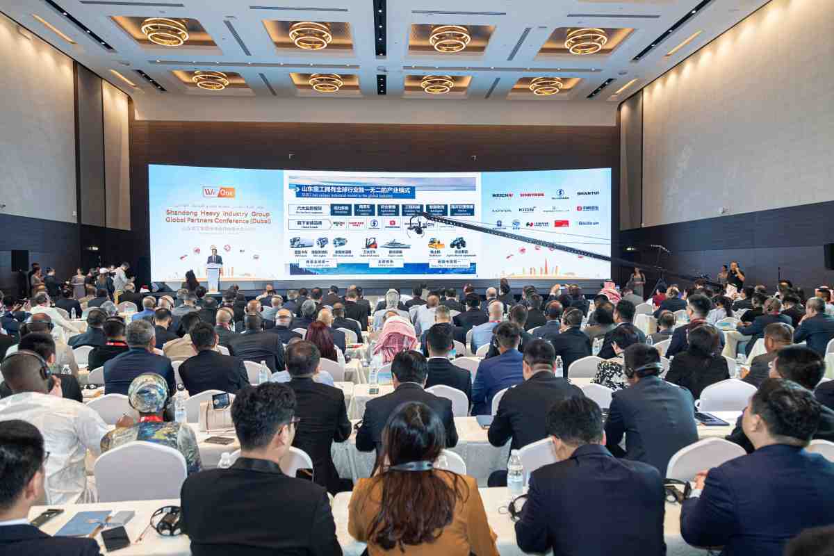 Tập đoàn Công nghiệp nặng Sơn Đông SHIG tổ chức “Hội nghị Đối tác toàn cầu và Triển lãm sản phẩm mới” tại Dubai